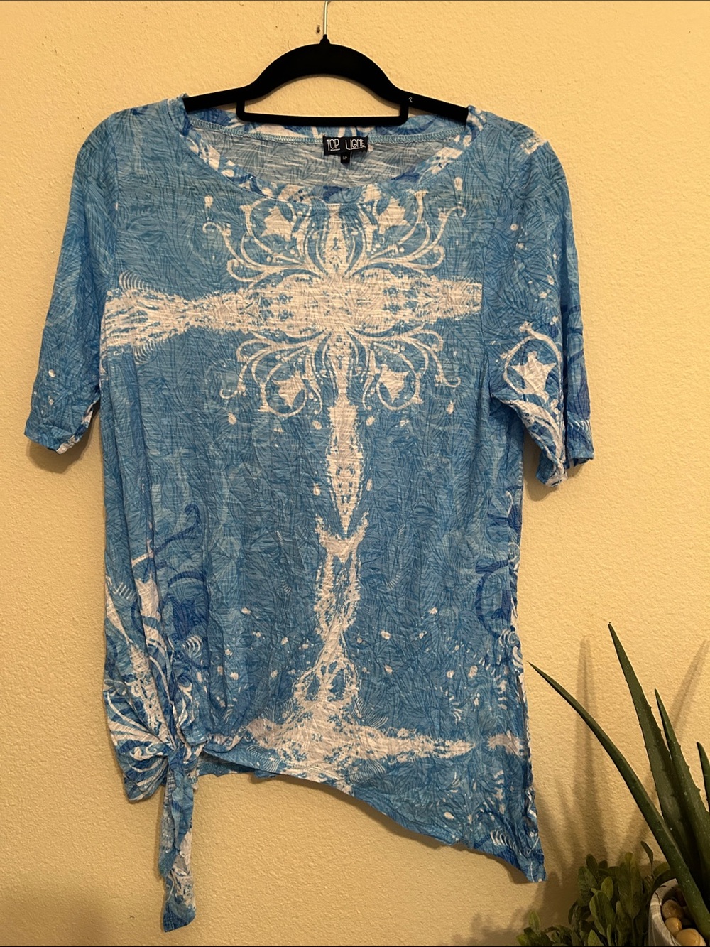 Top Ligne Blue and White Tie-Dye Short Sleeve Side Knot Top